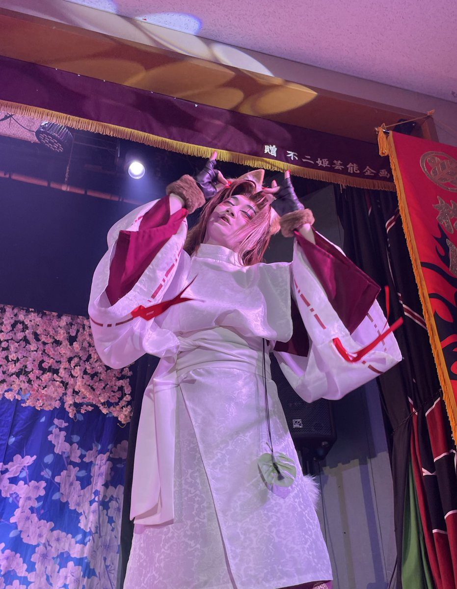 yabusakanot's tweet photo. 浅草木馬館にて『化狐雪夜啼』夜公演観劇してまいりました…
再演を重ねるごとにより感情が深まってたまらなかったです

ラストにはまさかのサプライズ！
い、粋すぎる…！！
ぜひまたバケちゃんに会わせてくださいね…！！
#劇団美松　#化狐雪夜啼　#浅草木馬館 https://t.co/uNSqGkb42e