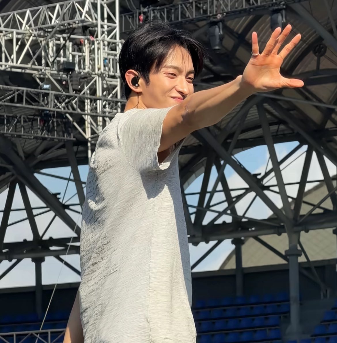 clementine tweet media