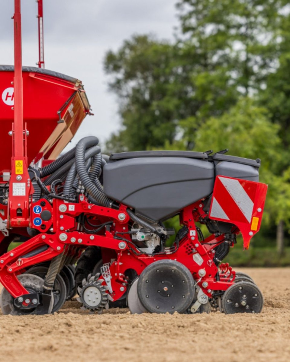 HORSCH_France's tweet photo. #mais2026 #grain #ensilage
Maestro AX
🎯 #maniabilite largeur transport 3,5 m grace au chassis telescopique simple en 6 rangs
#trémie à engrais de 1 100 l optionnelle
#Microgranulateur sur le rang en option
OU combiné avec trémies frontales
https://t.co/yTZmHqyG8N https://t.co/P3ZRgl32eY