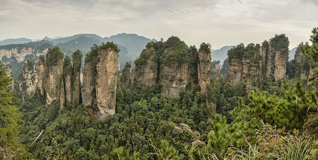 SpheramaCom's tweet photo. Wulingyuan, en Chine, dévoile un paysage spectaculaire de piliers rocheux surgissant dans la brume 🌄 

Un site naturel fascinant, entre mystère et grandeur 

À découvrir
👉 https://t.co/bGigjtSQQb 

#Wulingyuan #China https://t.co/ZjE20k3MTa