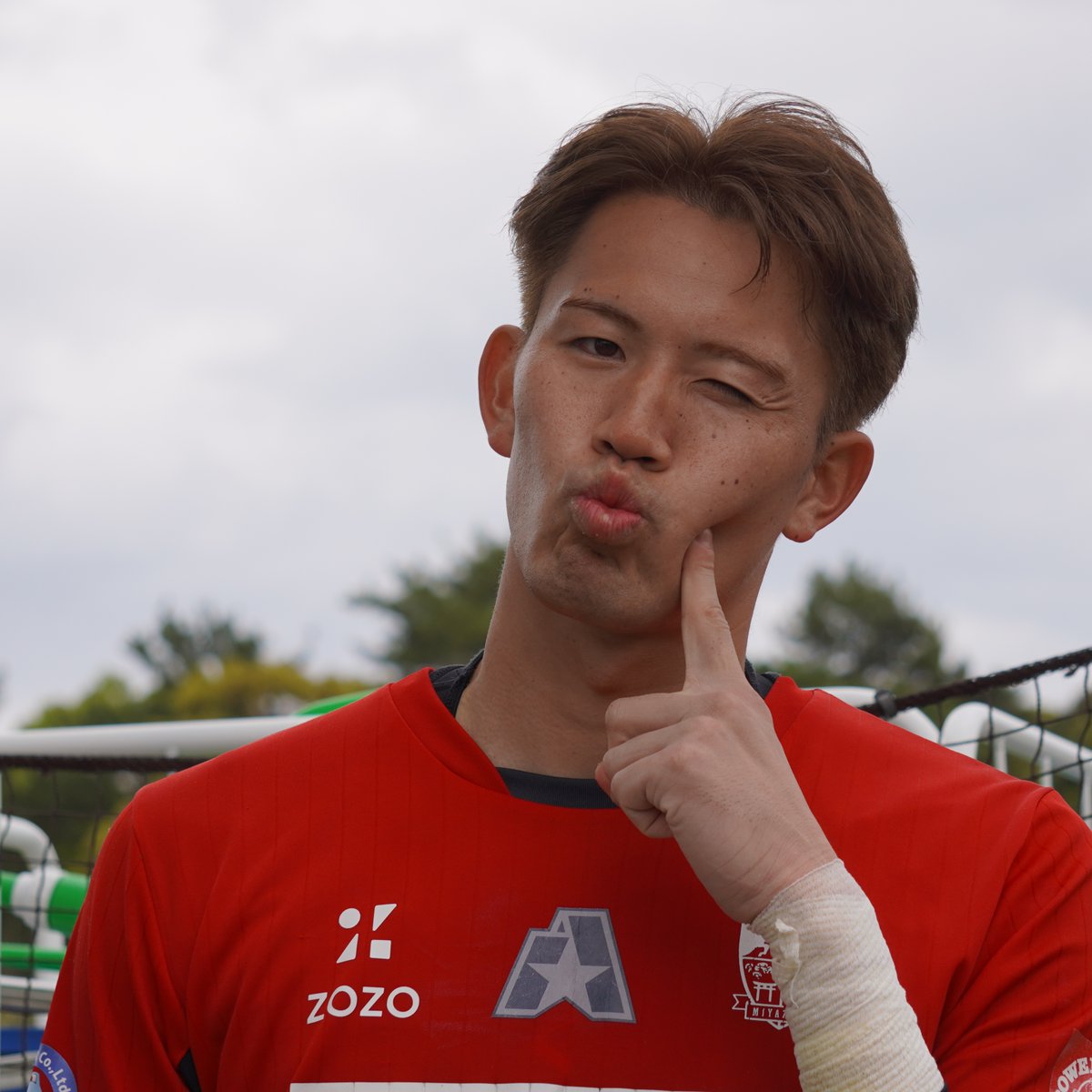 55tegevajaro's tweet photo. ／
🆕髪型変更のお知らせ📣
＼

この度 #茂木秀 選手が髪型を変更しましたので、お知らせします。＃キャラメルモギシュー になりました😉☀️

▽4/25 #鹿児島ユナイテッドFC 戦チケット販売中‼️
🔗https://t.co/QKoX7PpsAe

今年こそ、＃クロスタで1万人🔥🔥

＃テゲバジャーロ宮崎 #テゲバ #昇格は始まりだ