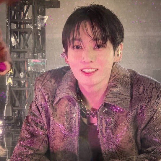 จองกุกหล่อน่ารักมากกกก หมั่นเขี้ยว