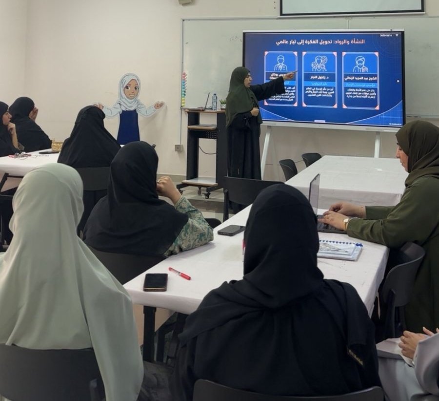 EduGovMct1438's tweet photo. قدمت أسرة التربية الإسلامية  ورشة للمعلمات تحت شعار (بين الوحي والعلم ..صور من الإعجاز العلمي في القرآن الكريم ) وذلك تزامناً مع فعاليات الأسبوع الوطني للعلوم والتكنولوجيا والرياضيات #STEM2026
بالتعاون مع مركز مصادر التعلم ..
كما وقدمت طالبات التربية العملية  من جامعة السلطان قابوس ورشة لطالبات المدرسة عن ذات الموضوع .
#فعاليات_تعليمية_مسقط 
@EduGovOman 
@EduGovMct 
@Eduactivemct