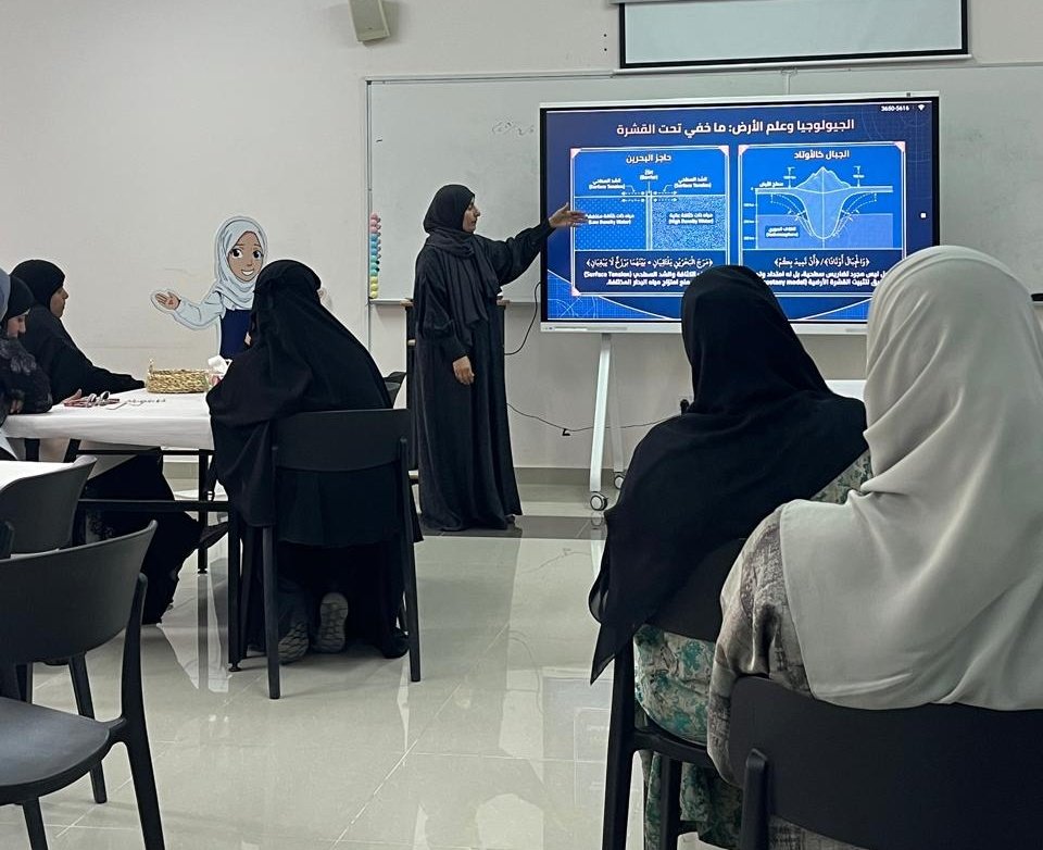 EduGovMct1438's tweet photo. قدمت أسرة التربية الإسلامية  ورشة للمعلمات تحت شعار (بين الوحي والعلم ..صور من الإعجاز العلمي في القرآن الكريم ) وذلك تزامناً مع فعاليات الأسبوع الوطني للعلوم والتكنولوجيا والرياضيات #STEM2026
بالتعاون مع مركز مصادر التعلم ..
كما وقدمت طالبات التربية العملية  من جامعة السلطان قابوس ورشة لطالبات المدرسة عن ذات الموضوع .
#فعاليات_تعليمية_مسقط 
@EduGovOman 
@EduGovMct 
@Eduactivemct