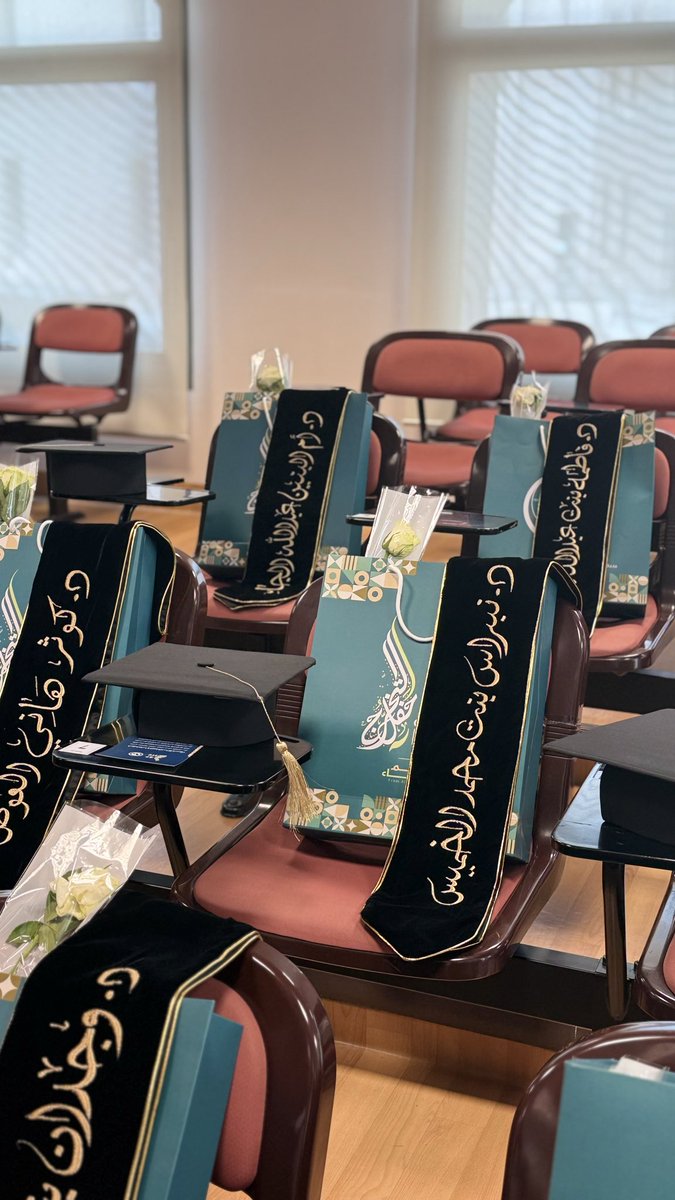 N_mk24's tweet photo. وقت اللقى قرب وحان ❤️❤️🎓 https://t.co/erhRD862GI