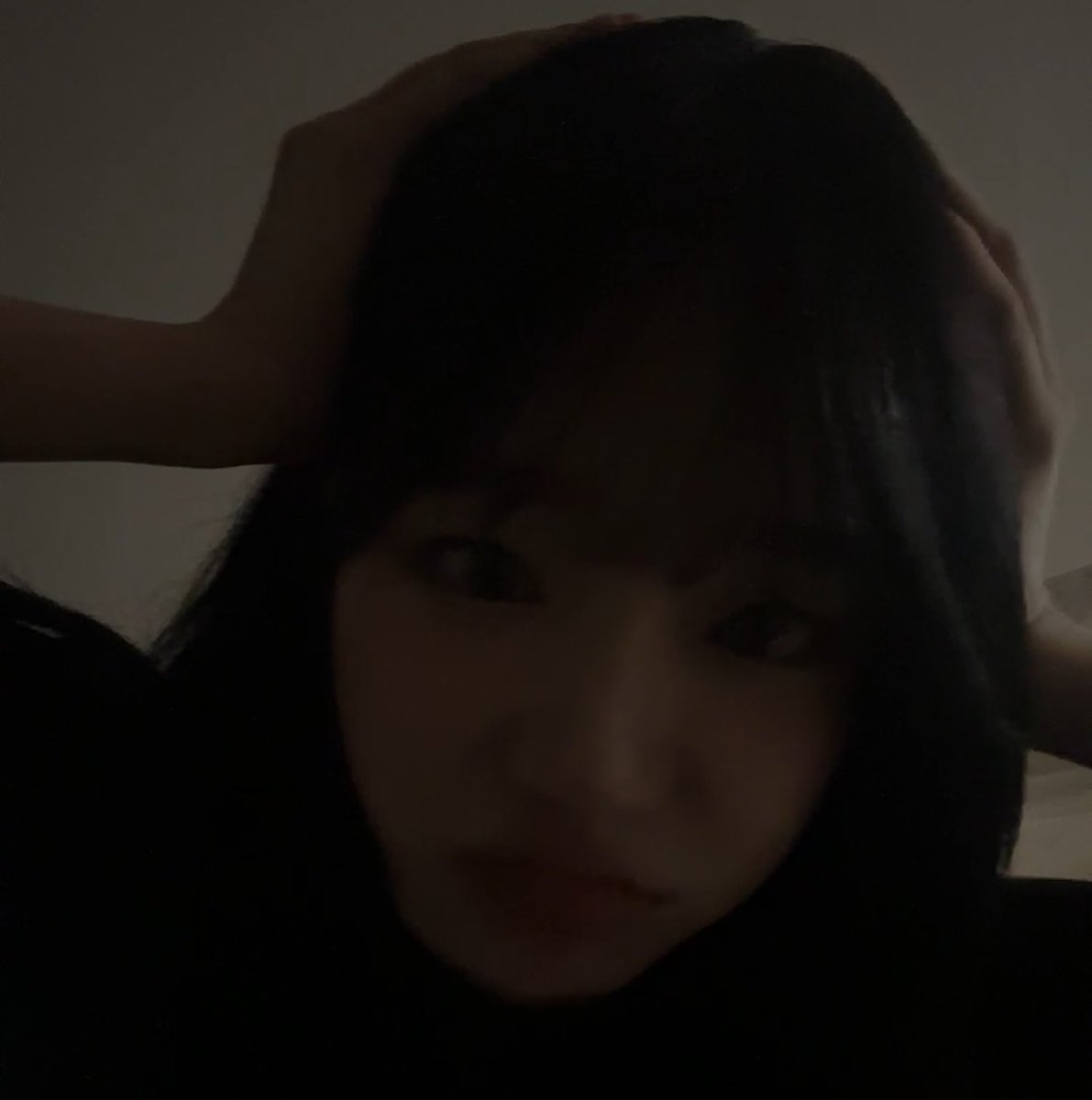 저화질의 조유리 tweet media