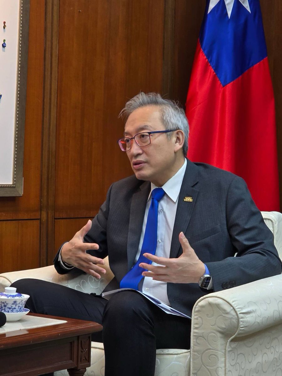 MOFA_Taiwan's tweet image. Le v.-min. @francois1899 dit à @Challenges que #Taiwan🇹🇼 est un acteur clé des chaînes d'approvisionnement mondiales en puces, produisant 95% des semiconducteurs de pointe. Avec ses capacités &amp;amp; sa résilience, Taiwan est un partenaire indispensable de l'écosystème technologique.