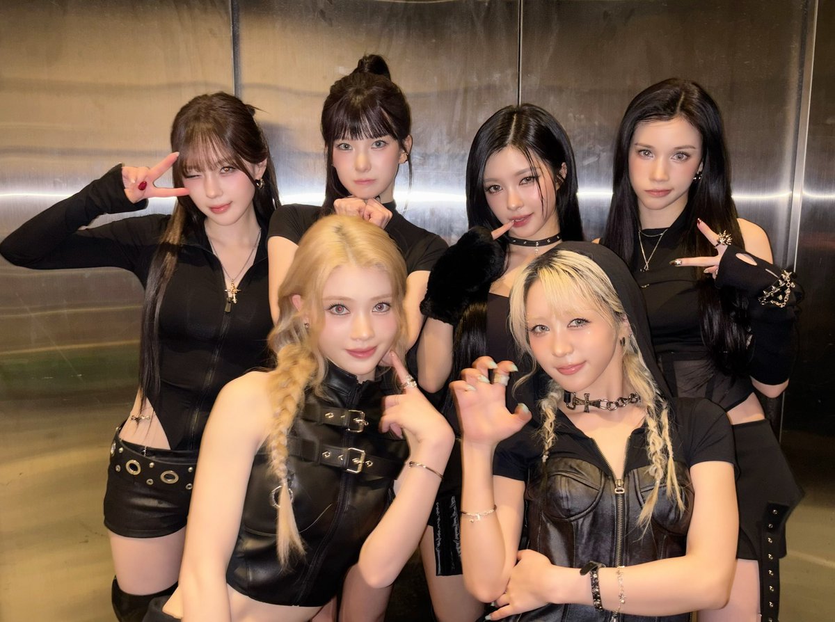 official_kep1er's tweet image. [Catch the moment📸]

Kep1ian의 응원으로 더 빛났던
#엠카운트다운 ❤️‍🔥

케플러만의 색으로 채운 
오늘도 꽉 찬 무대 완성 ✨

오늘도 고마워요💜

#Kep1er #케플러