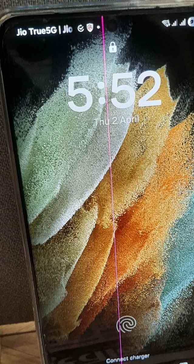 pnktmr's tweet photo. @SamsungIndia @SamsungMobile @SamsungMobileUS @Samsung @SouthE_Samsung A pink line appeared immediately after updating the software. I hv been running from pillar to post at the service center, but no solution is in sight. Samsung's service is extremely poor. Im vry disappointed. https://t.co/DCbVjeazEv