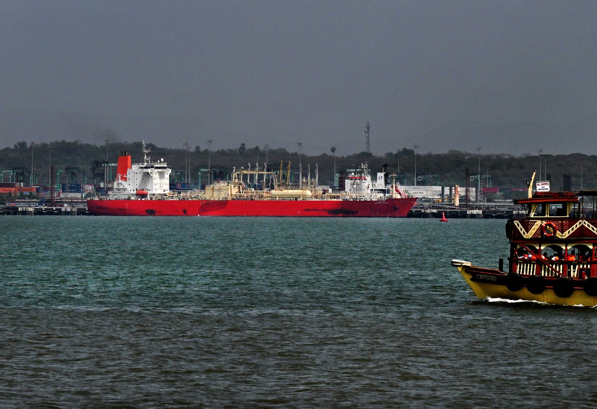 timesofindia's tweet image. #InPics | An India-flagged LPG tanker carrying 15,400 tonnes of liquefied petroleum gas safely docks at Jawaharlal Nehru Port Authority after a successful transit through the Strait of Hormuz, boosting India’s energy supply chain. 

📸 SL Shanth Kumar/ TOI 

#IndiaEnergy #LPG