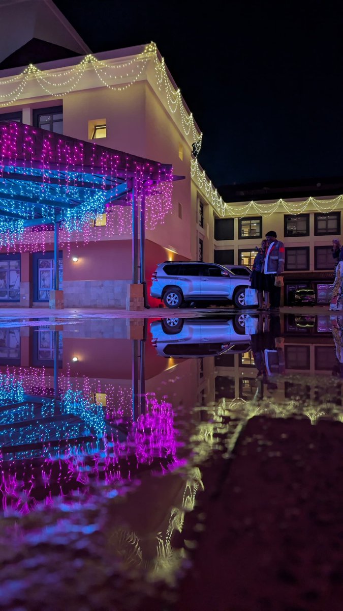 vivo_uganda's tweet image. Rooftop lights flicker. 🌃

Everyone’s photos come out blurry.

Not yours. 

Every shot just works with the all-new vivo V60.

#vivoV60 #NightPhotography