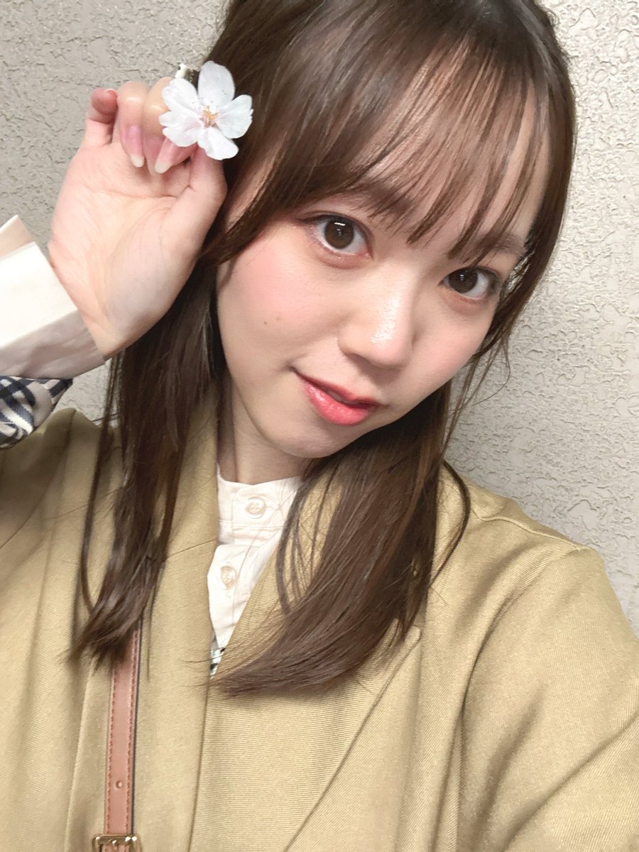 桜の花びら見つけた🌸

平日あと少し無理せずいきましょう〜！