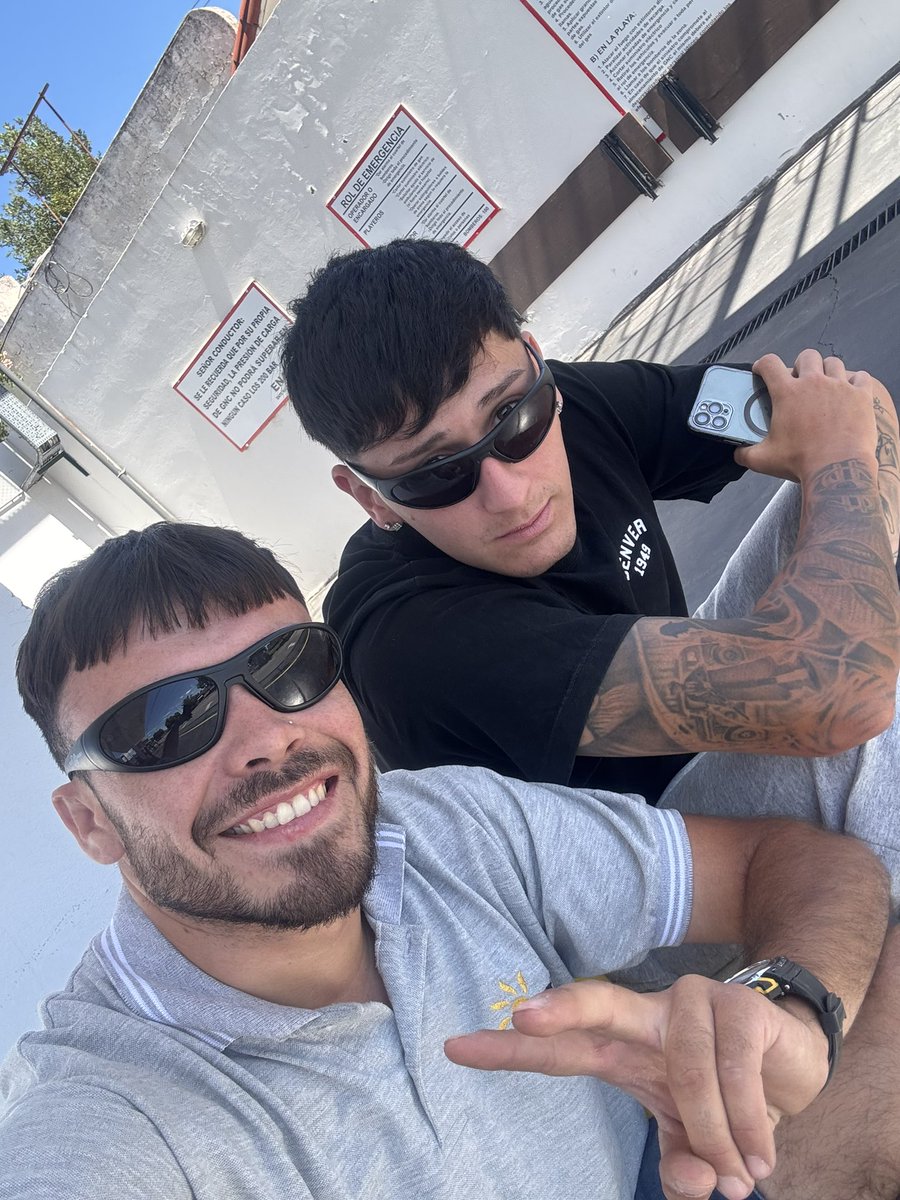 ezecoust's tweet image. con uno que no labura nada #vago