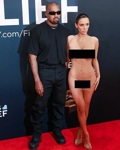 laralara tweet media