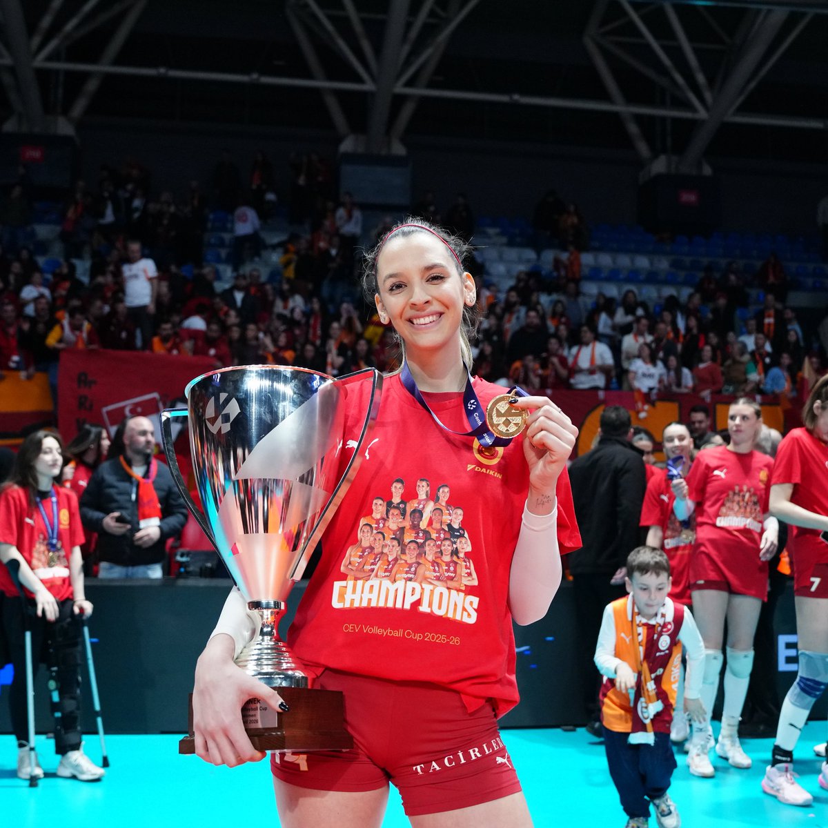 Aräs 🇷🇴 tweet media