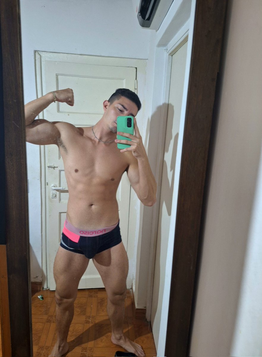 e z e 🤸‍♂️ tweet media