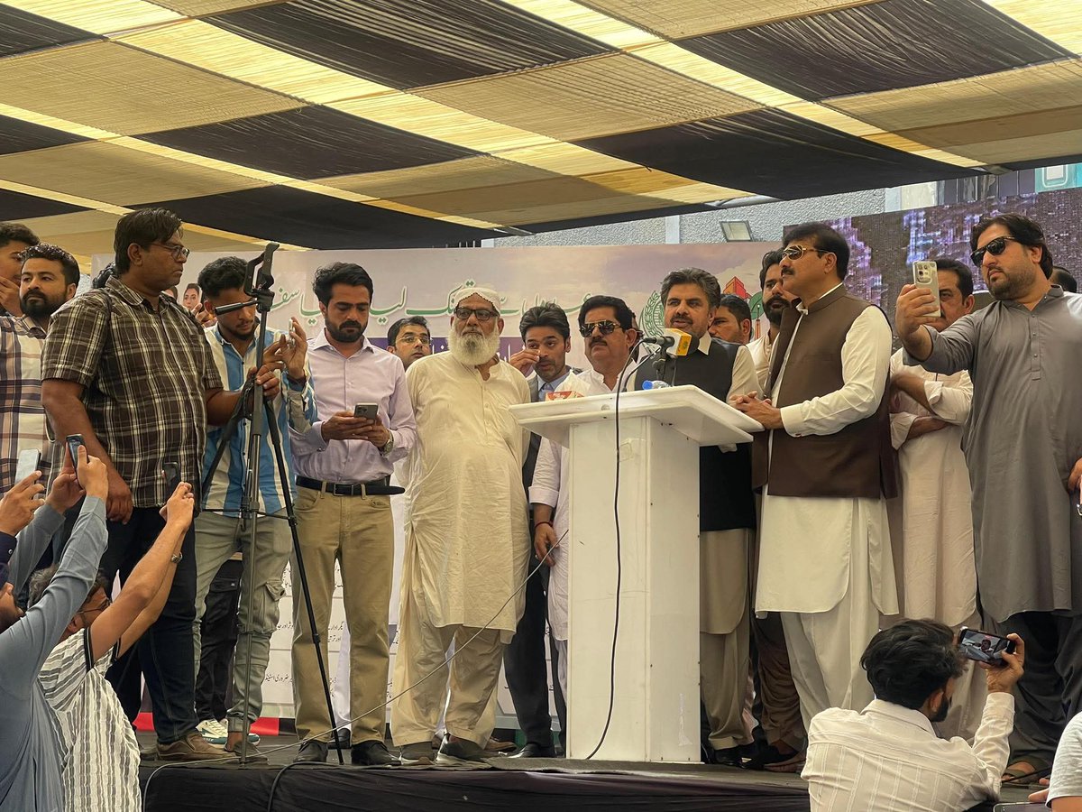 LTP_Official_'s tweet photo. Inauguration ceremony of the Historical #LyariTransformation Project by Chairman PPP @BBhuttoZardari to uprise and revamp infrastructure of Lyari 
Minister Local Govt Sindh @SyedNasirHShah inaugurated the project ! ❤️💫
#LTP 
@AseefaBZ @MediaCellPPP @HammadNDKhan @JunaidSaleemJD https://t.co/hpzpVVoMR9
