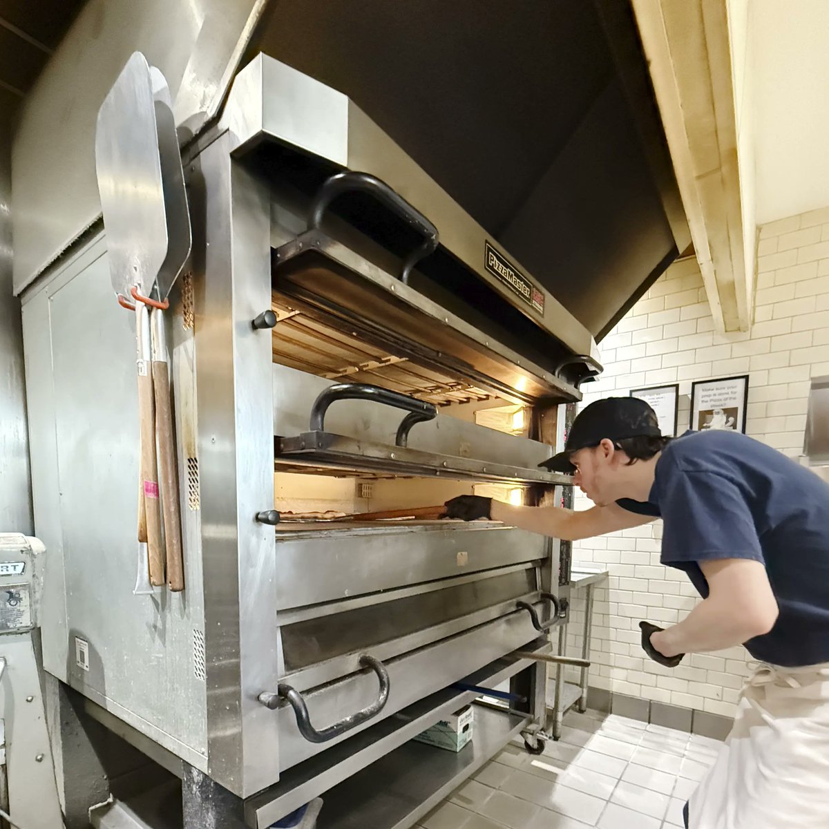 mthpizza tweet media