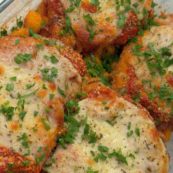 FriendThatCooks's tweet photo. Q&A time 🍽️ If you could upgrade one weeknight dinner to chef-prepared, what would it be? Classic chicken parmesan with sautéed tomato basil gnocchi might be ours 👀👇 #AskAChef #WeeklyMealPrep #PersonalChef #FriendThatCooks https://t.co/VAzY0NaJcS