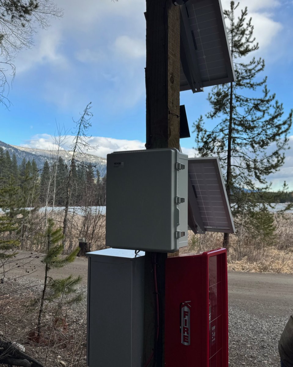TyconSys's tweet photo. 🔥 Protecting what matters—off the grid.
This Tycon® RemotePro® Solar System powers critical emergency and monitoring equipment in a remote forested area, helping support wildfire response and safety infrastructure.

https://t.co/GAcPPlvFsb https://t.co/oB3haiOSO6