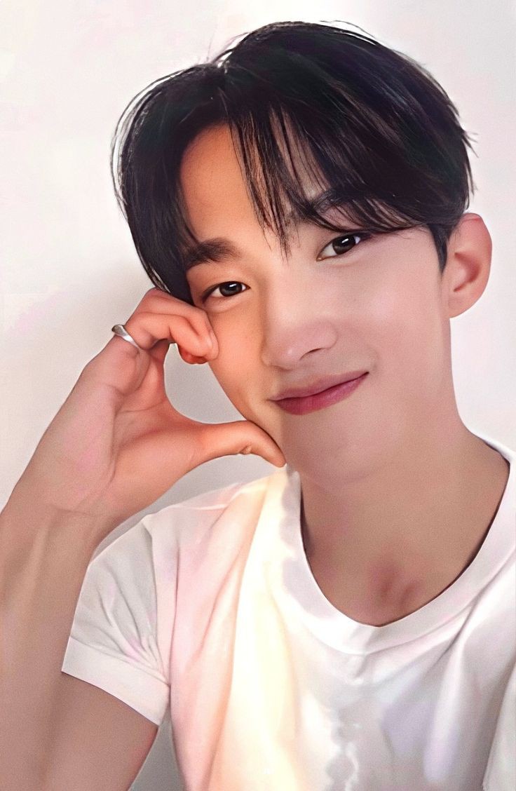 everything elle is pinkeu tweet media