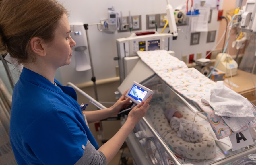 StLukesHealthTX's tweet image. St. Luke’s Health-The Woodlands Hospital has partnered with AngelEye Health to launch a new camera system, allowing parents to securely live-stream their babies 24/7. Learn more: ow.ly/2vj250YCuai #NICU #TheWoodlands #HealthcareInnovation