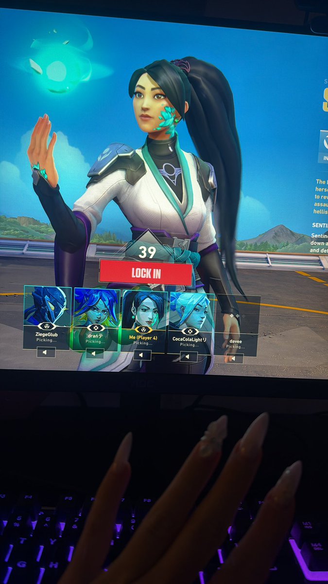 yvn1_'s tweet image. Valorant players: 'you can't main 2 agents'
Me to Sage and my squat rack: 👀
What's your main agent + main gym lift? 👇
#Valorant #GymLife #GamerGirl