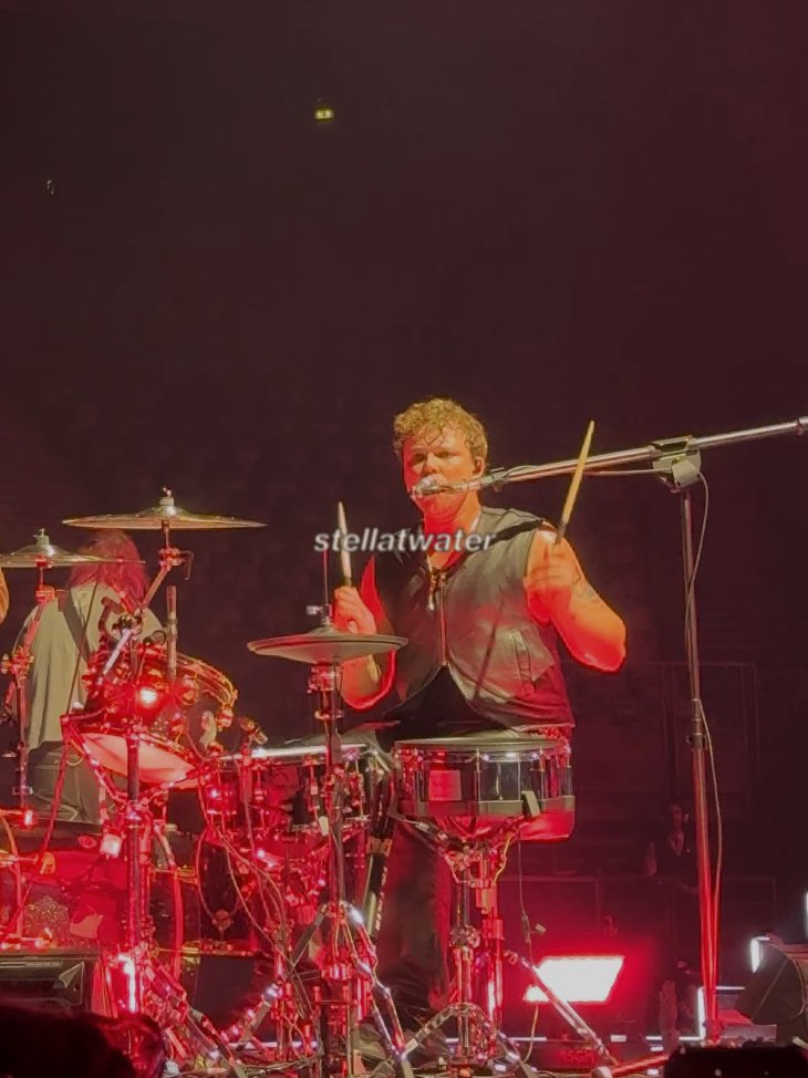 stellatwater's tweet image. my favorite boyband ⭐️ #EASParis #ParisIsAStar #EASTour @5SOS