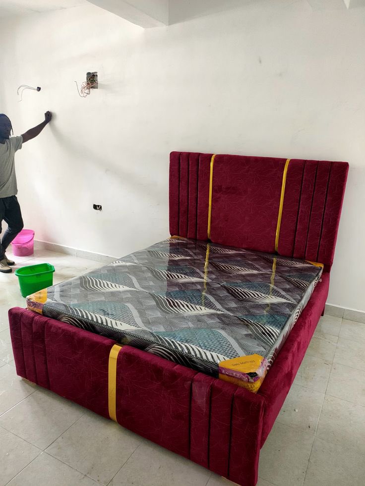 New space, thank you God 🙌🙌🥳

I'm not carrying any woman to this house 🥲