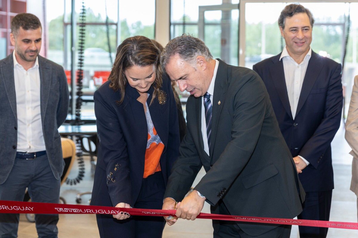 armenpress's tweet photo. #TUMO #Uruguay inaugurated in #Montevideo

https://t.co/Q1IicR2b6o https://t.co/NfCr70DoYF