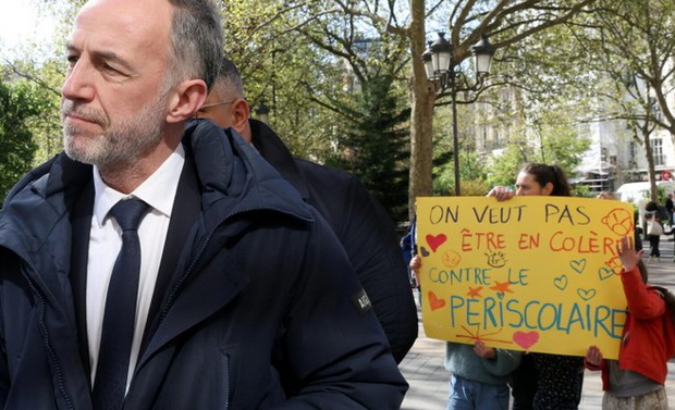 Le Maire de Paris participera à toutes les manifs contre les dérives de la mairie de Paris (s'il le faut il manifestera aussi contre l'augmentation de ses indemnités).

Mais pas aux commémorations de l'explosion de la #ruedetrévise,  le 12 janvier étant son jour de congé annuel.