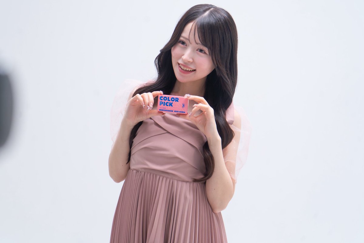 asuka__t920's tweet photo. 4月6日〜5月3日まで、恵比寿駅西口改札近くのサイネージにてCOLOR PICKさんの広告が流れてます☺️🤍ぜひ見に行ってみてください〜！！

夢だったカラコンのお仕事、、みんなありがとう😭😭😭

写真は見に行ってくれたファンの方からもらったもの！めちゃくちゃ目立つ😂😂うれしい https://t.co/BAg5lvZvSq