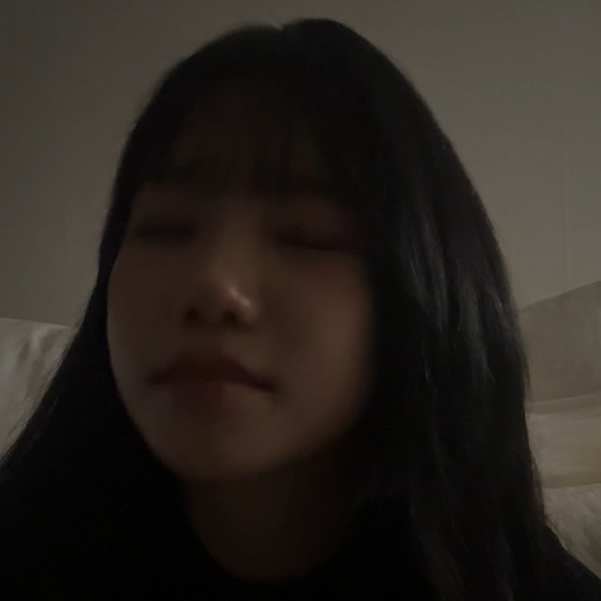 저화질의 조유리 tweet media