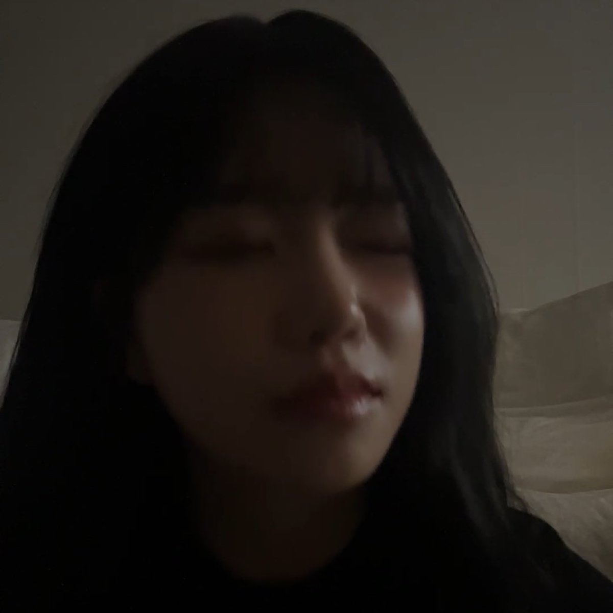 저화질의 조유리 tweet media