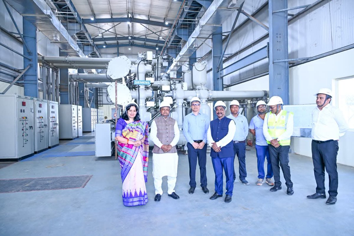 OrissaPOSTLive's tweet photo. Chief Minister Mohan Charan Majhi Thursday inaugurated three grid substations and eight key transmission lines at Balianta, Khordha, strengthening the region’s power infrastructure.

#CMMohanCharanMajhi #ThreeGridSubstations #OdishaPower #InfrastructureDevelopment #Odisha #OrissaPOST

📲 Follow Orissa POST – Odisha’s No. 1 English Daily 📰✨