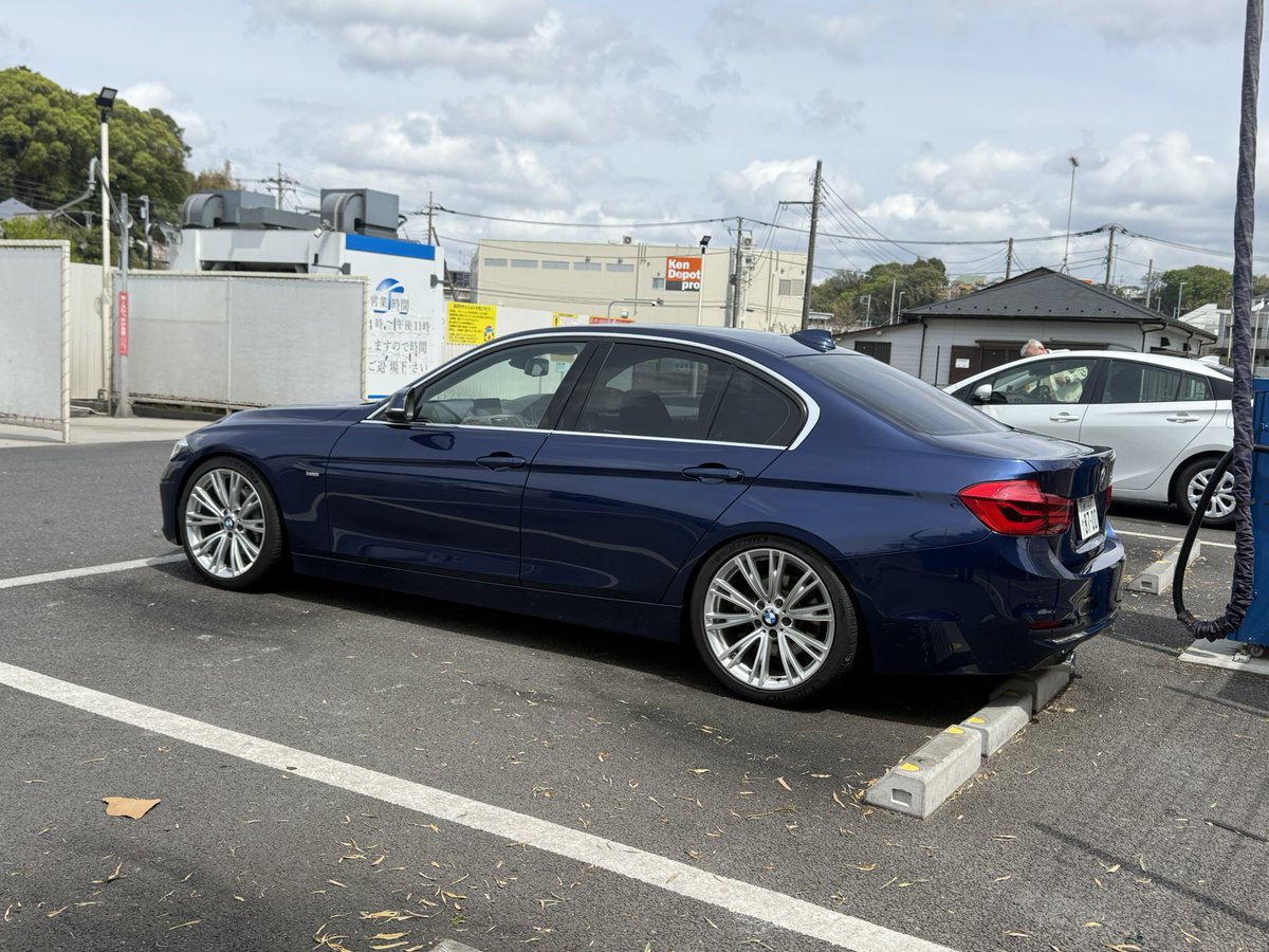 banao_egbn's tweet photo. #車売ります

前回から20万値下げ

2018年 最終後期
F30 340i (B58エンジン)
車検 R9年6月
距離114,000km

メディラニアンブルー
黒革内装
レースチップ
ZSS車高調(ほぼ新品)
ホイールは純正18インチ
パッド前後新品

写真のOP19インチは別途7万円でつけます。(前後バリ山PS4S)

165万円 https://t.co/Dn5IShYcXw