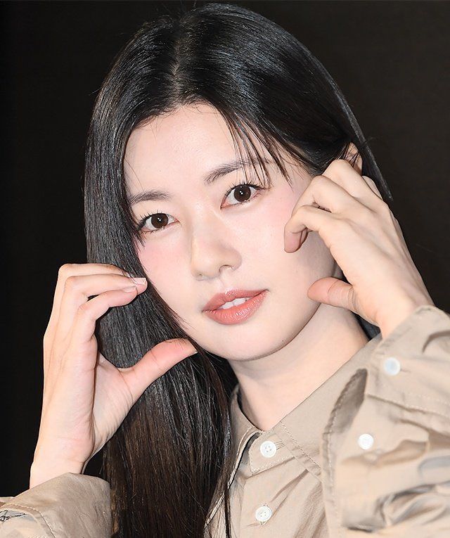 Mr. & Mrs. JUNG tweet media