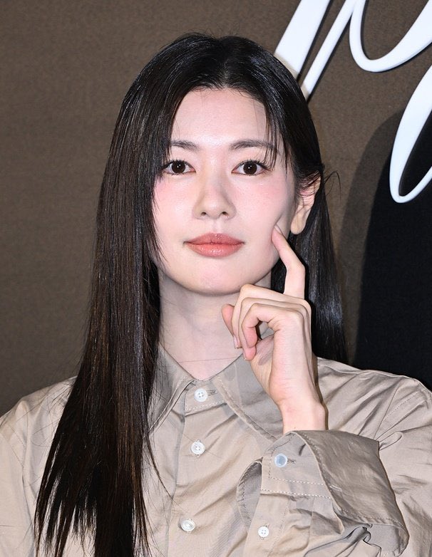 Mr. & Mrs. JUNG tweet media