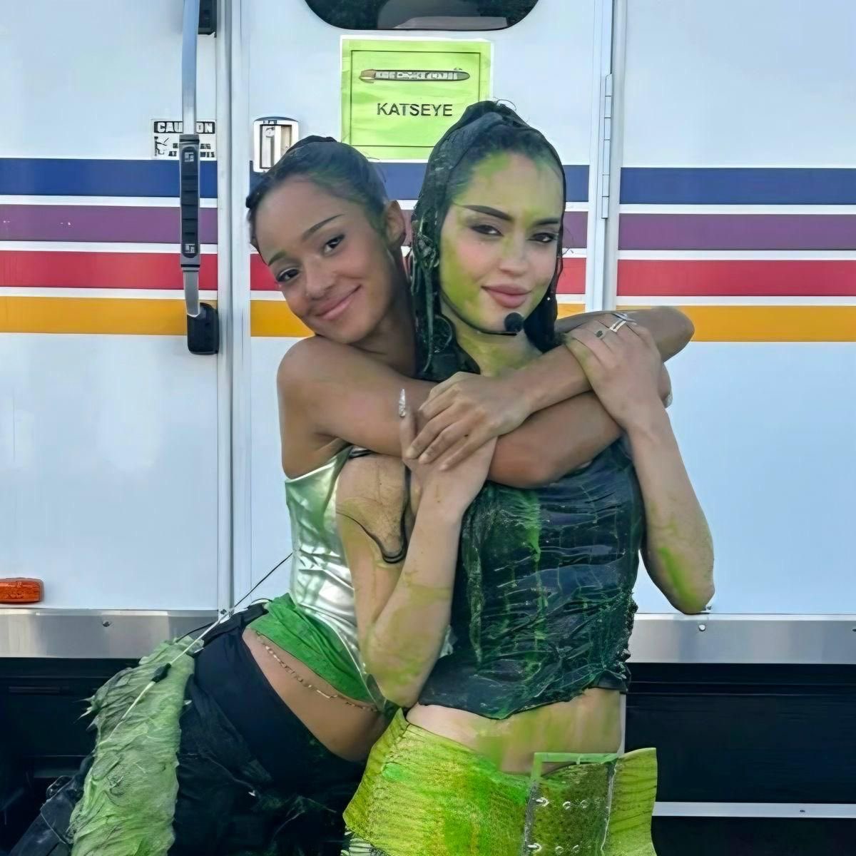 rinsorbit's tweet photo. pretty pretty girls who don’t deserve any of the hate twitter freaks are giving them 💔 https://t.co/9NCfPHGj8s