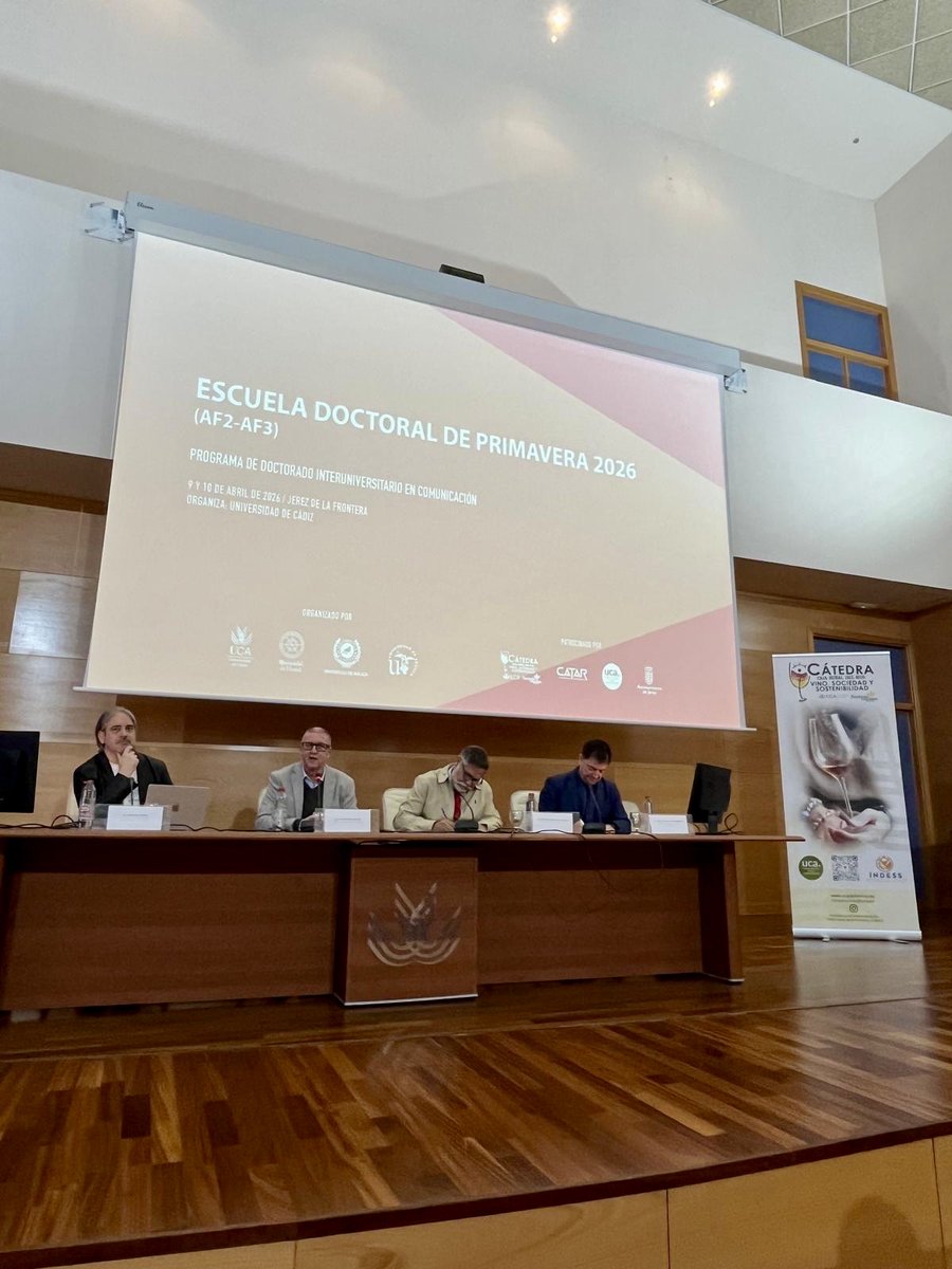 DocComunicacion's tweet photo. Bienvenidos/as a Jerez, queridos/as doctorandos/as. Podéis utilizar el hashtag #EscuelaJerez2026 si os apetece. Os compartimos imágenes de la mesa inaugural de la Escuela Doctoral de Primavera 2026 y conferencia de apertura a cargo de la Dra. Ana Jorge (U. Lusófona - CICANT). https://t.co/GGtcXwmZXu