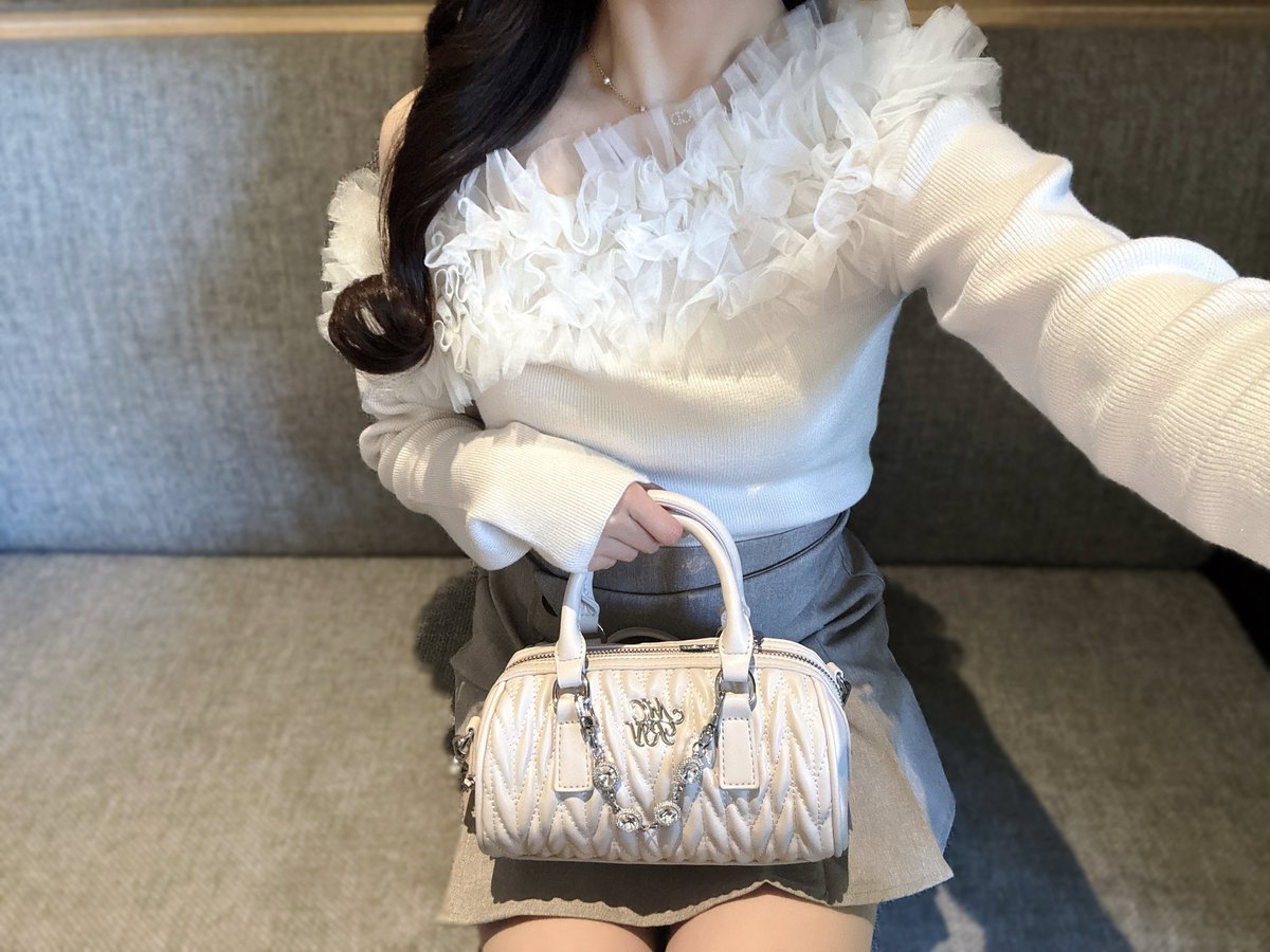 ℰꜝ❤︎⬞♩⏦゚♡︎ tweet media