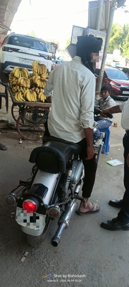 lucknowtraffic's tweet image. DCP(T)
@IPSRaveena
महोदया के निर्देशन में सहायक TI काकोरी द्वारा बुद्धेश्वर चौराहा पर सघन चेकिंग अभियान चलाकर ब्लैक फिल्म एवं मोडिफाई साइलेंसर लगे वाहनों के विरुद्ध सुसंगत धाराओं के अंतर्गत वैधानिक कार्यवाही की गई। #trafficrules
@Uppolice
@uptrafficpolice
@lkopolice