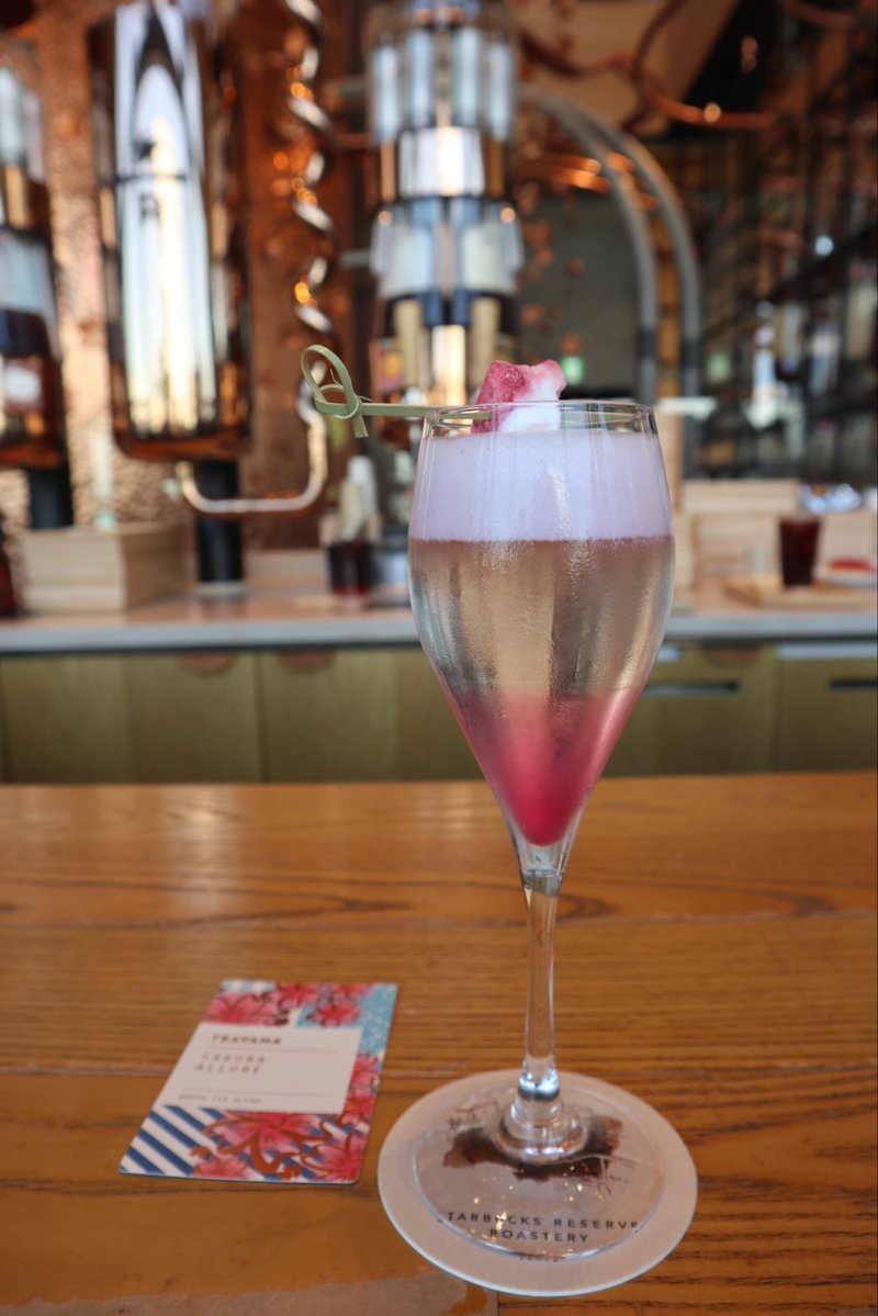 日帰りで行ってきた🌸✨
オーダー待ちの列で車いすだと通りづらい箇所があって，前に並んでいた男性が順番を譲ってくださった😭

身障者になって10年弱だけど障害者に優しい世界

思いやり駐車場で私はたまに荒れてますが😇