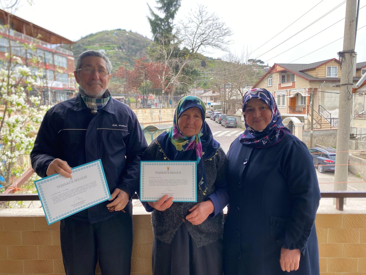 akpartikadinko1's tweet photo. 📍DEĞİRMENDERE 
Cumhurbaşkanımız, AK Parti Genel Başkanımız Sayın Recep Tayyip Erdoğan’ın imzasını taşıyan teşekkür belgelerini kıymetli üyelerimize ulaştırmanın mutluluğunu yaşadık.

@tugbaisikercan
@akkadingm
@yyaseminozdemir
@akkadinkocaeli
@Mehves3 https://t.co/Cn1DQkv2XO