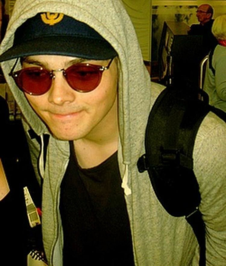 𝐦𝐮𝐫𝐤𝐲 - 𝑤𝑒𝑎𝑘 𝑘𝑛𝑒𝑒𝑠 𝑑𝑜𝑛'𝑡 𝑔𝑜 tweet media