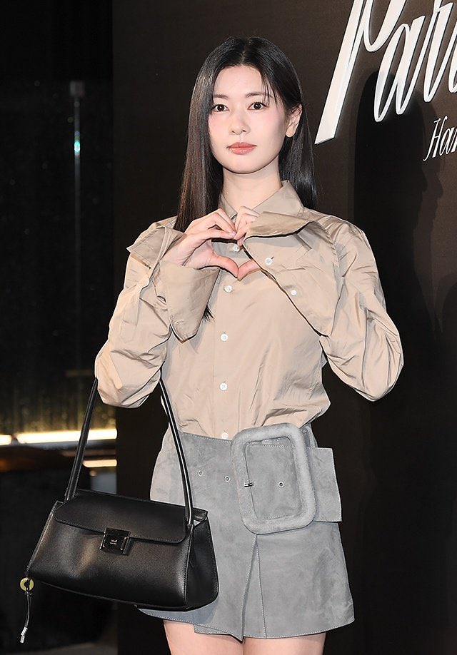 Mr. & Mrs. JUNG tweet media