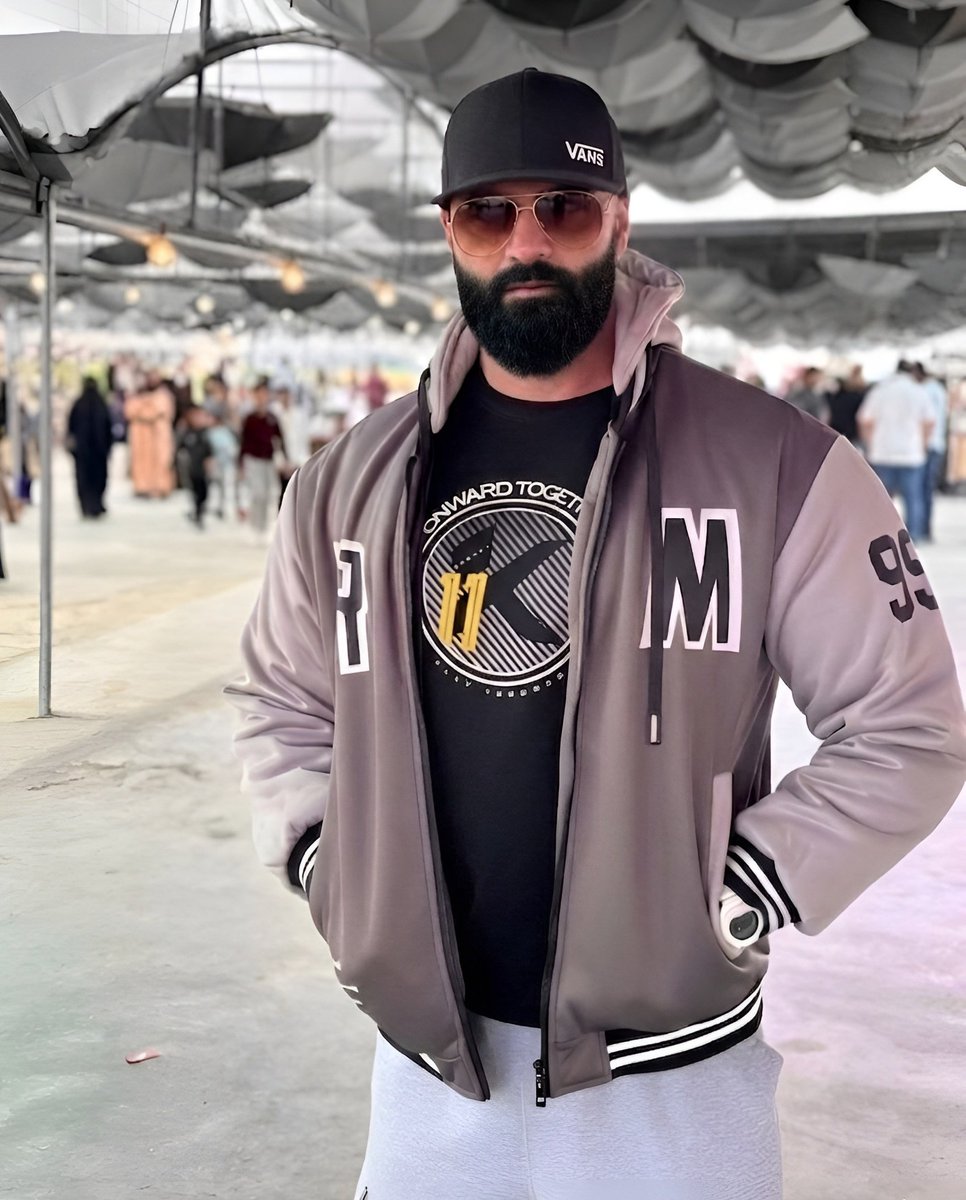 big_basrawi's tweet photo. طالما أني لم أؤذ أحدًا، لا يهمني إن أحبني أحدهم أم
 لم يحبني أنا لست على هذه الأرض لتسلية جميع البشر https://t.co/mLJXr9BTKD