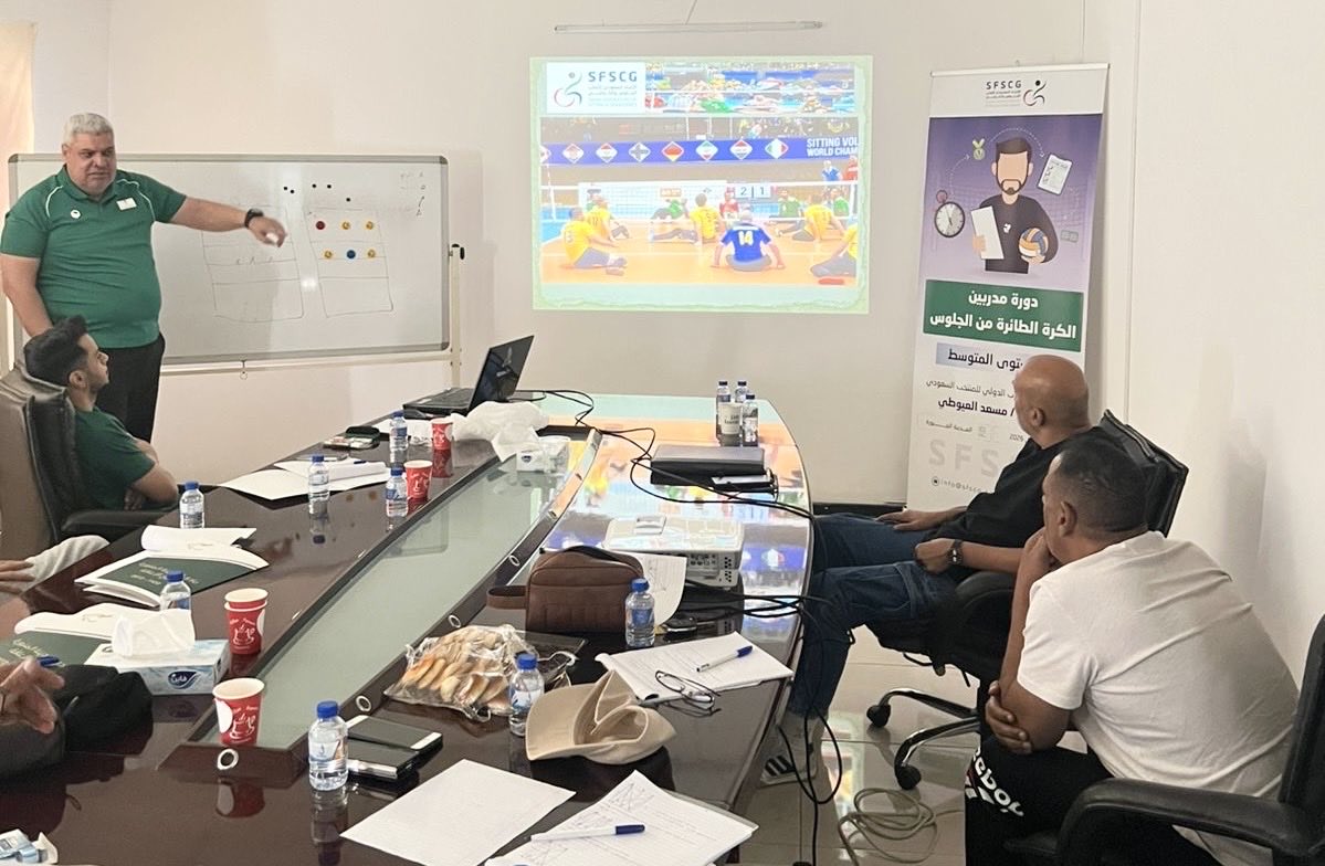 sfscg9's tweet photo. لقطات من دورة مدربين الكرة الطائرة من الجلوس (المستوى المتوسط) 🏐
تطوير مستمر ويعزز من كفاءة الكوادر الفنية

 #الاتحاد_السعودي_لالعاب_الجلوس_والكراسي https://t.co/XbeHaJlNMu