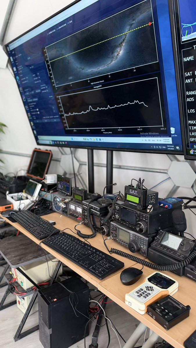 PhysicsClubPSAU's tweet photo. -
مقتطفات من الزيارة..
سُعدنا جدًا برؤية سمو الامير بدر بن فهد الفيصل آل سعود https://t.co/xIP5MgblXd