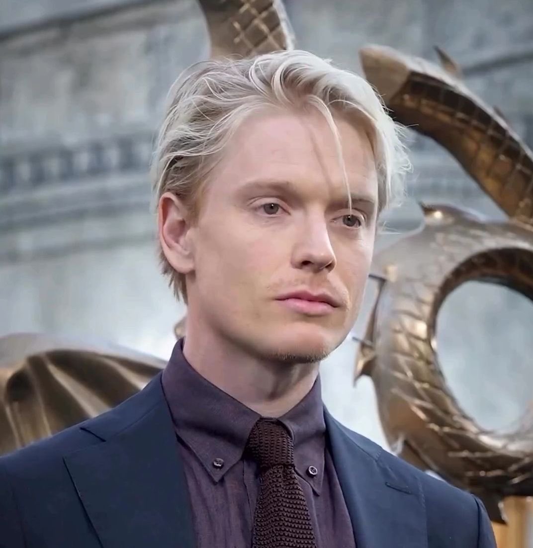 Romée ᥫ᭡ tweet media